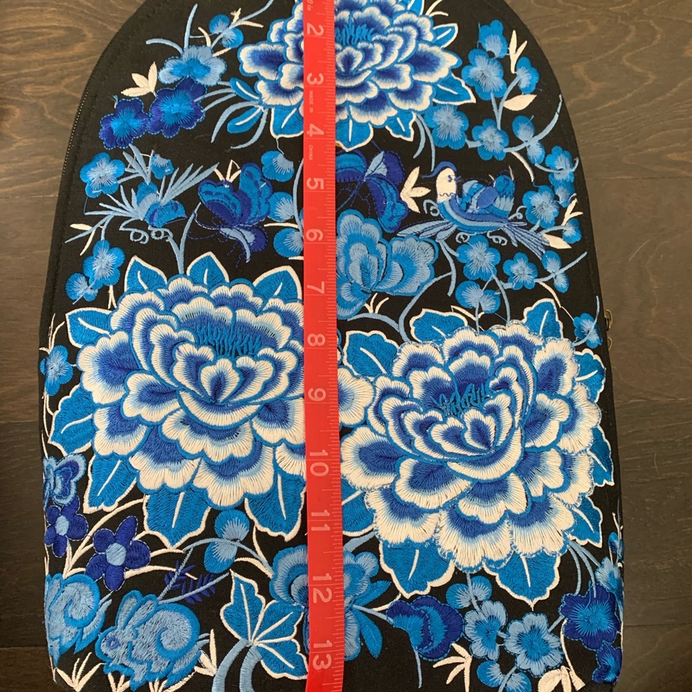 Embroidered backpack - Picture 8 of 10